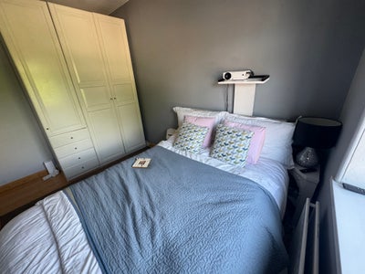 Double bedroom in cosy house Main Photo