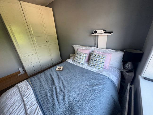 Double bedroom in cosy house Main Photo