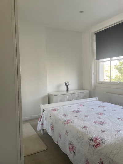 Double room Notting Hill- short term female only. Main Photo