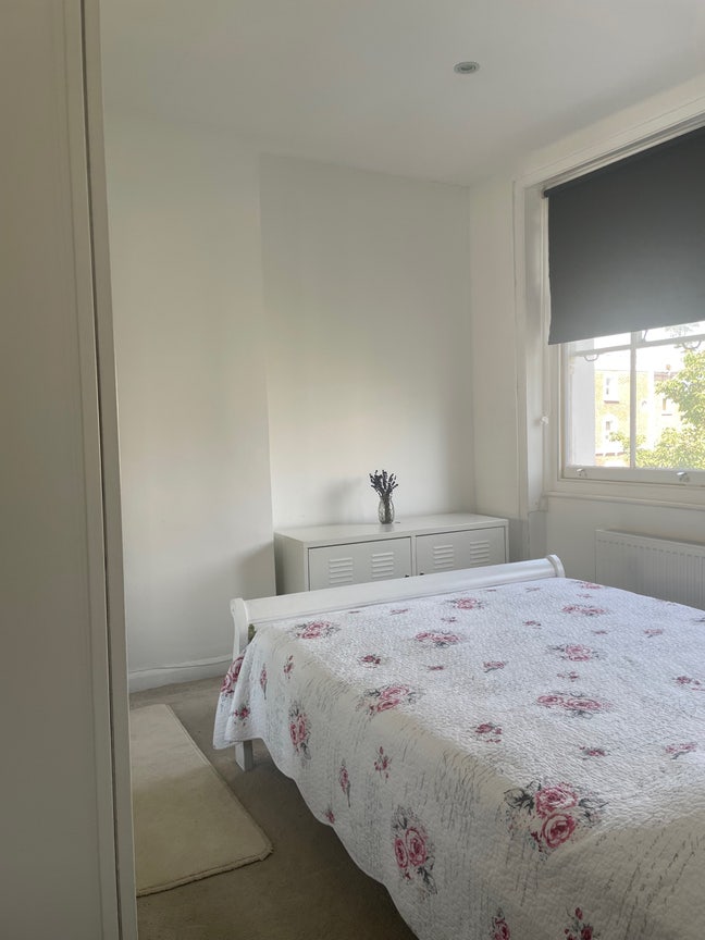Double room Notting Hill- short term female only. Main Photo