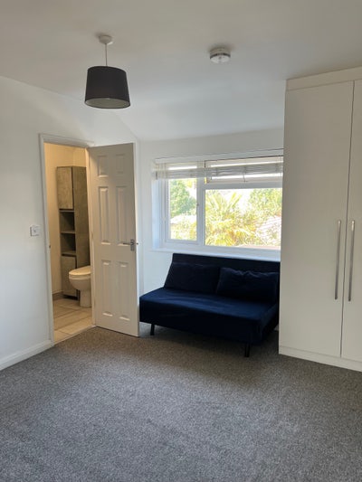 Furnished En-Suite Room Professional House Share Main Photo