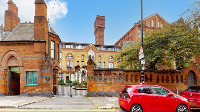 Stunning one bedroom flat , gym swimmimg pool      Main Photo