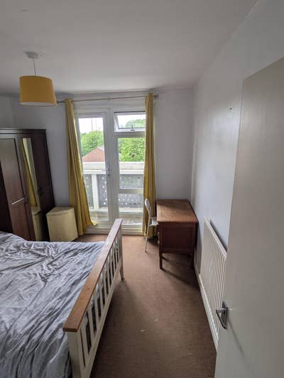 Large double bed in E3 Main Photo