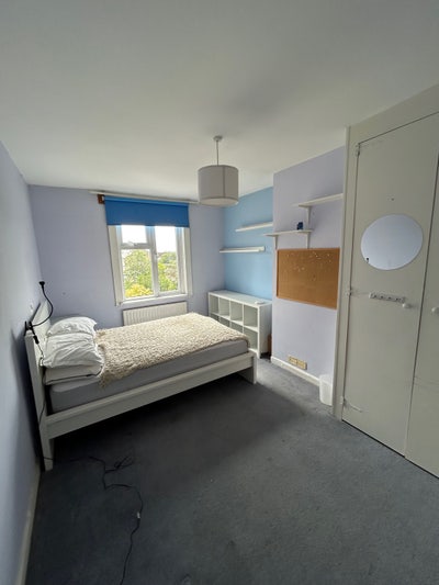 Double bedroom in a shared house  Main Photo