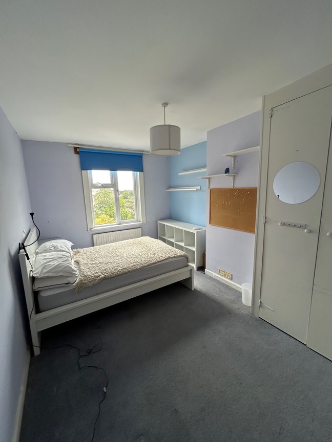 Double bedroom in a shared house  Main Photo