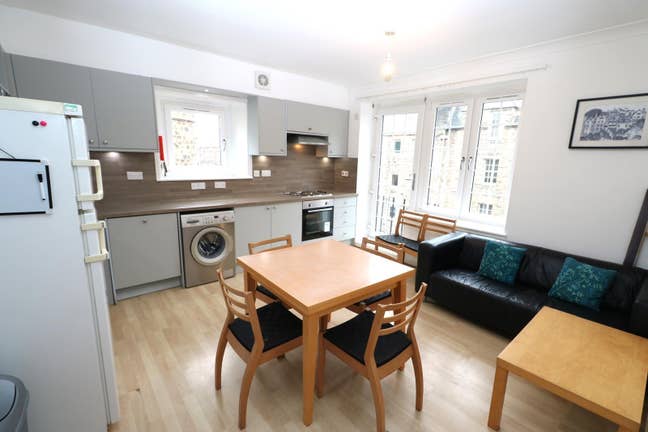 Central Flat on Royal Mile!! 5 Minutes from Campus Main Photo