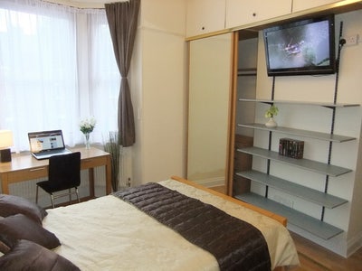 Large Bright Room. Lounge - Zone 2 - 10mins City❤️ Main Photo