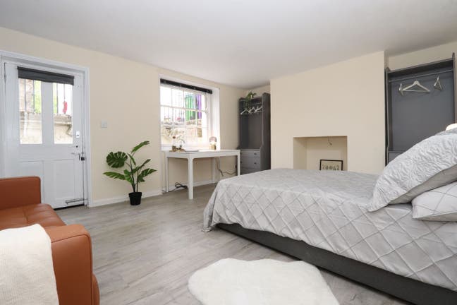 Luxury Area! 1 Bed Flat 2 Min from Central Line! Main Photo