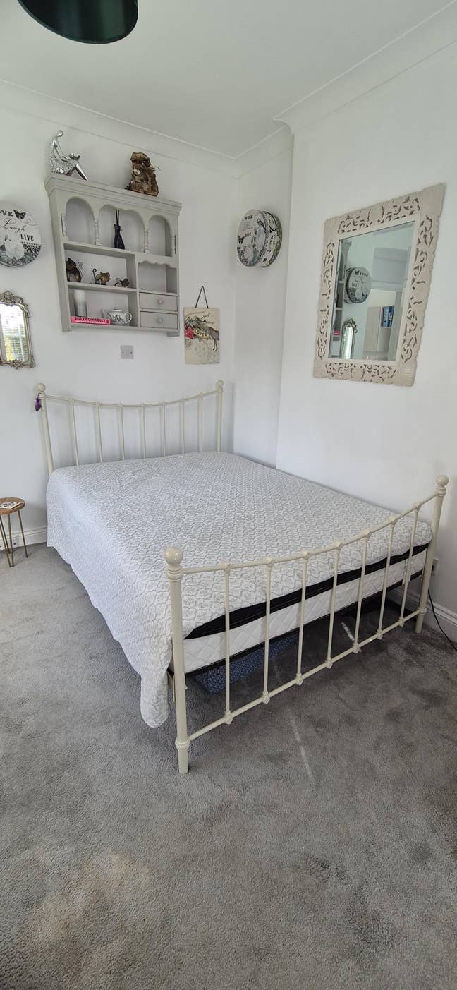 Lovely room with own  patio into garden near beach Main Photo