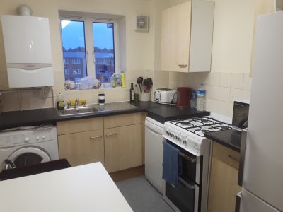 Tidy little flat on the edge of London Main Photo