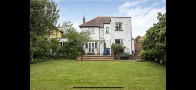 Lovely house in a residential area Main Photo