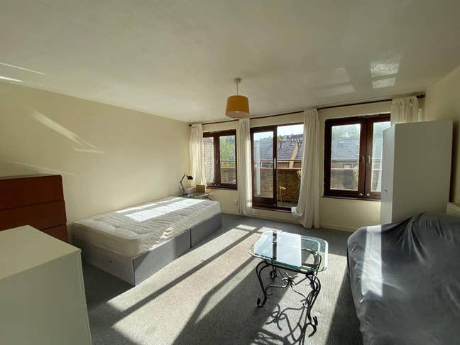 Massive double room with balcony.Av.Soon! Main Photo