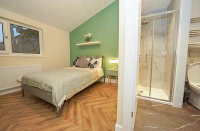 🌿 Modern En-Suite Double | Newly Done-Up 6-Bed Main Photo