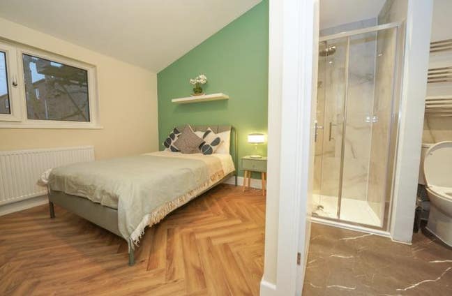🌿 Modern En-Suite Double | Newly Done-Up 6-Bed Main Photo