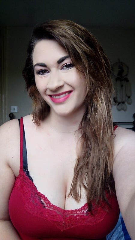 Professional Female seeks a single or double room Main Photo