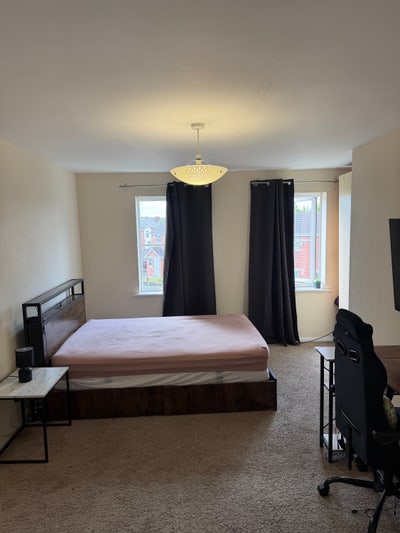 Large double Room | All bills included | Furnished Main Photo