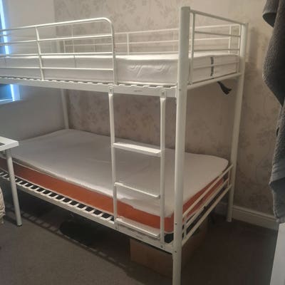 Single room walking distance from Warner Bros Main Photo