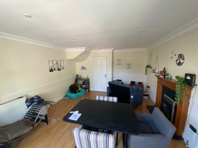 Double and single room available in great location Main Photo