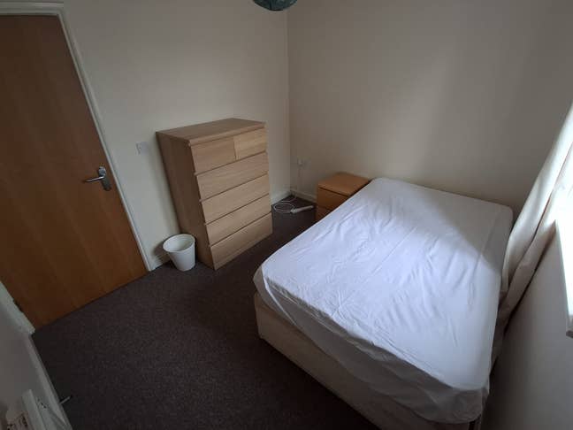 Double room in friendly BS5 Redfield flat. Main Photo