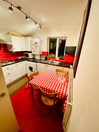 ASAP Double room near Barons Court Station  Main Photo