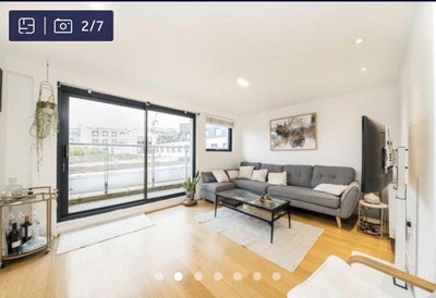 Room in stunning 2b/2b with balcony✨ Main Photo