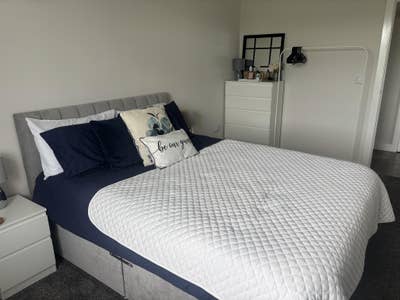 Spacious Spare room with King bed for professional Main Photo