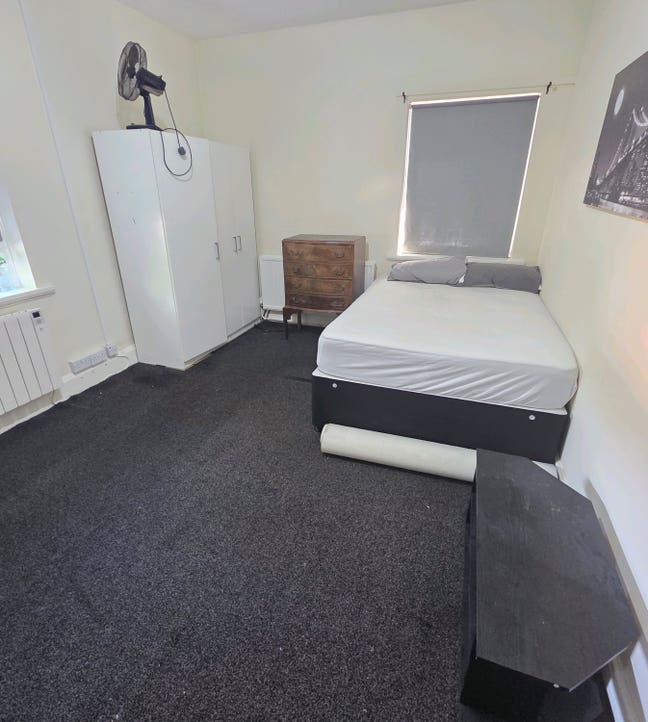 Large Double Rooms - Bearwood Main Photo