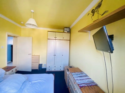 ASAP Double room near Barons Court Station  Main Photo