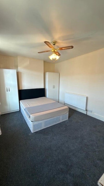 ✨ 🛌 Master Double Room to Let in - Croydon Main Photo