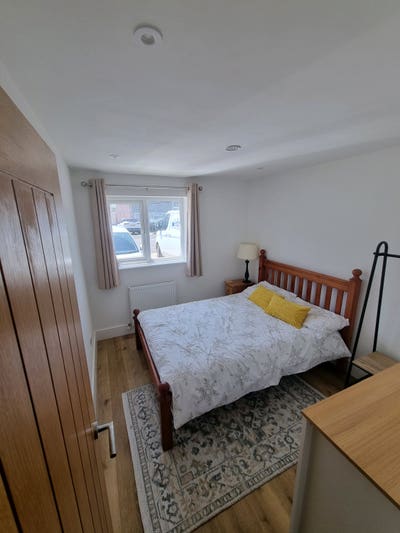 Renovated Bungalow -Double room to let (Bills inc) Main Photo
