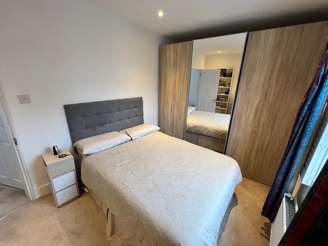 New Refurbished Double Bedroom in Ealing Broadway Main Photo