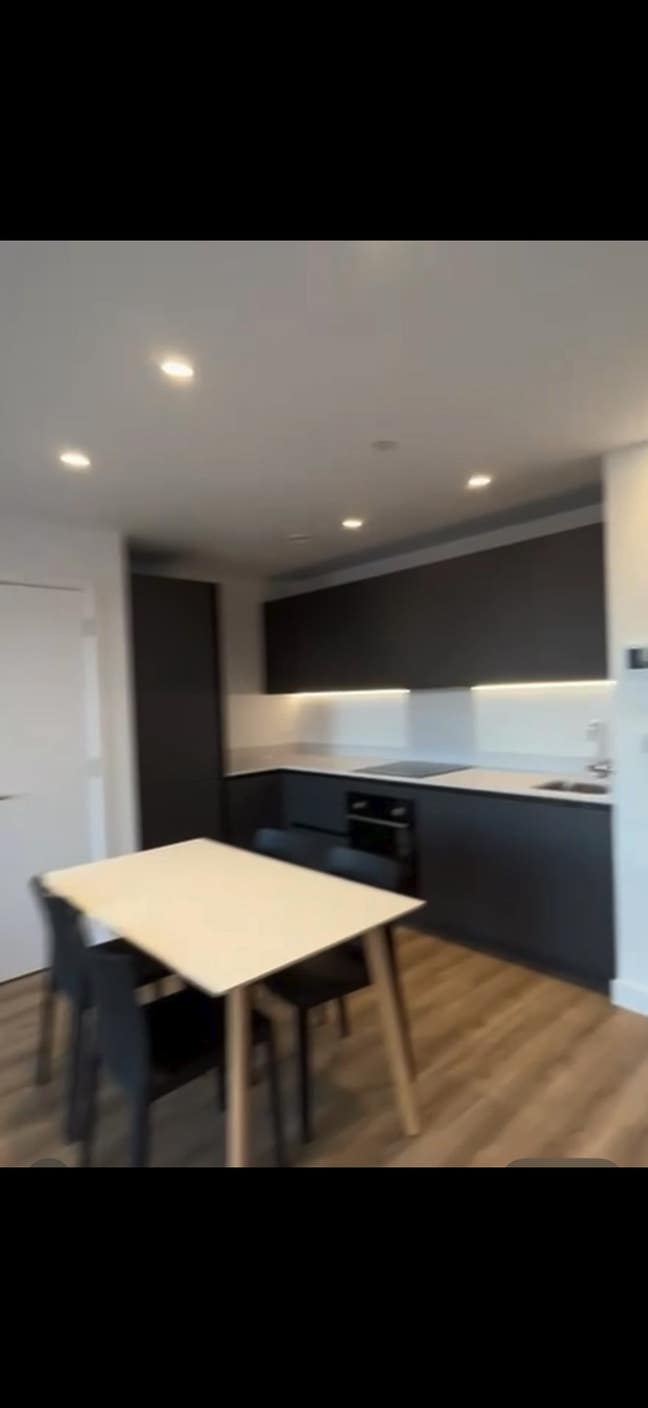 En-suite Room, close to Farnworth Bus station and  Main Photo