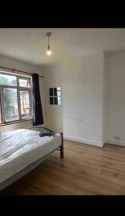 Double Room Available for you in Turnpike Lane Main Photo