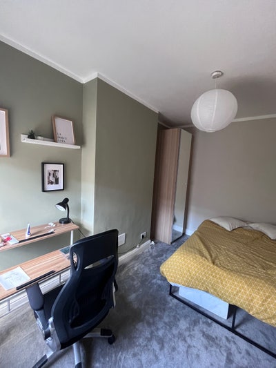 Premium Double Room in Spacious House  Main Photo
