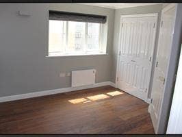 2 Bedroom Town Center Flat Slough Main Photo