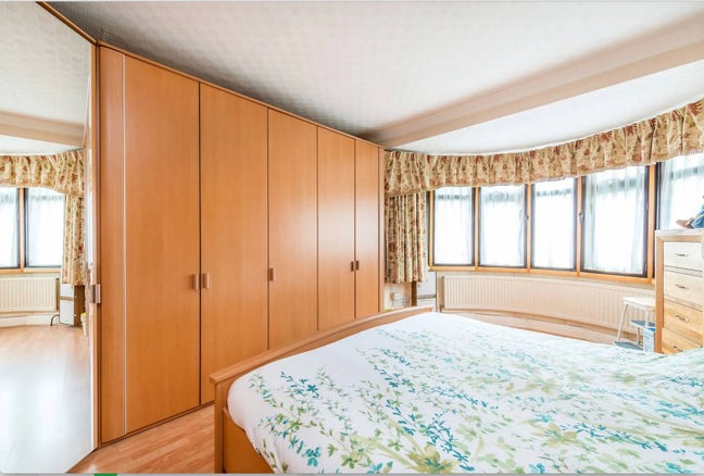 Ensuite for fulltime working professionals Main Photo