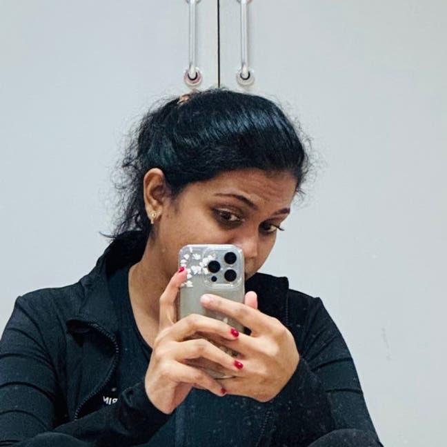 I am a professional female aged 30. I am look... Main Photo
