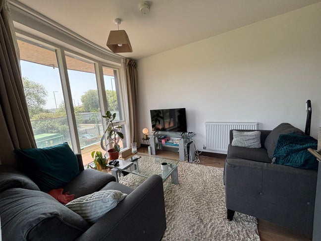 Flatshare Available - Double Room + Own Bathroom Main Photo