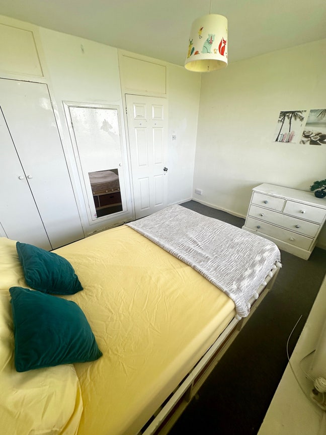 Bright Double Room available now Main Photo
