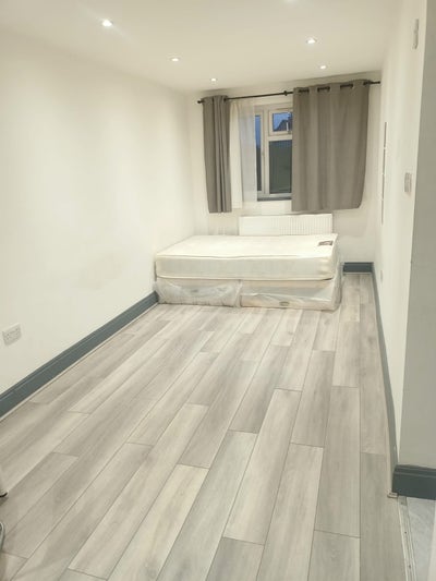 Double & Ensuite Rooms Available in Eltham–From750 Main Photo