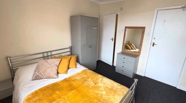 ☀️ Bright Double En-suite Room - Centre Newport  Main Photo