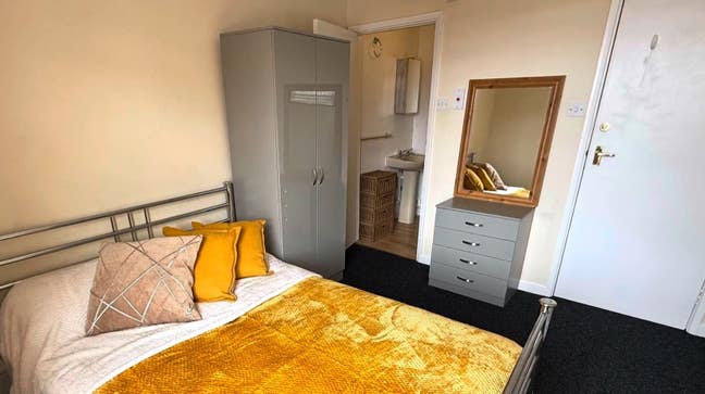 ☀️ Bright Double En-suite Room - Centre Newport  Main Photo