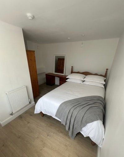 Large double room with modern, near-private toilet Main Photo