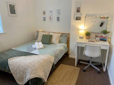  Double Bedroom· Bills Inc · Short or Long Let Main Photo