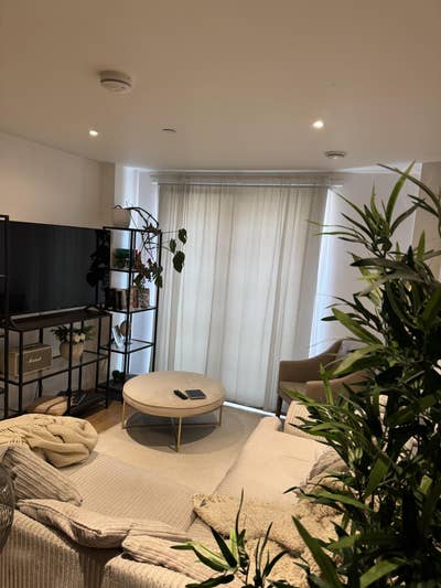 Large double room available immediately  Main Photo