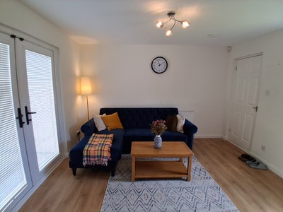 Furnished double room in 2 room house-Kelvindale Main Photo