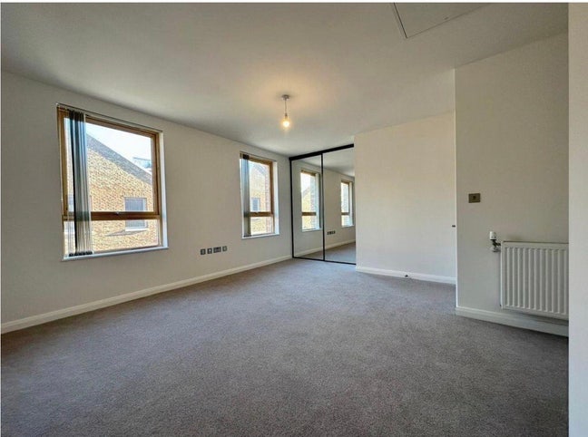En-suite penthouse room (furnished) Main Photo