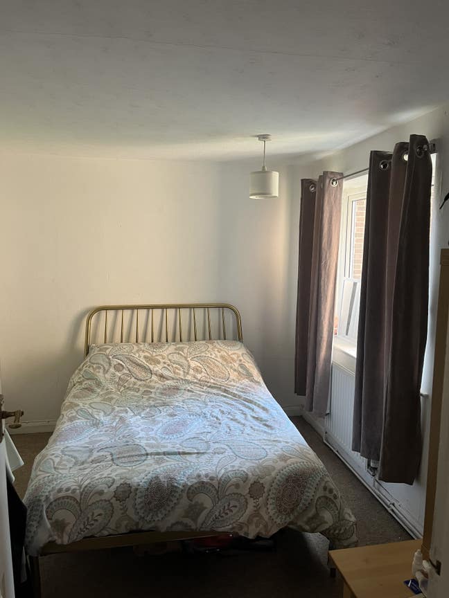 Room in lovely 2 bed flat close to town Main Photo
