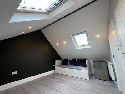 Female | en-suite loft room | Mon - Fri | Woodford Main Photo