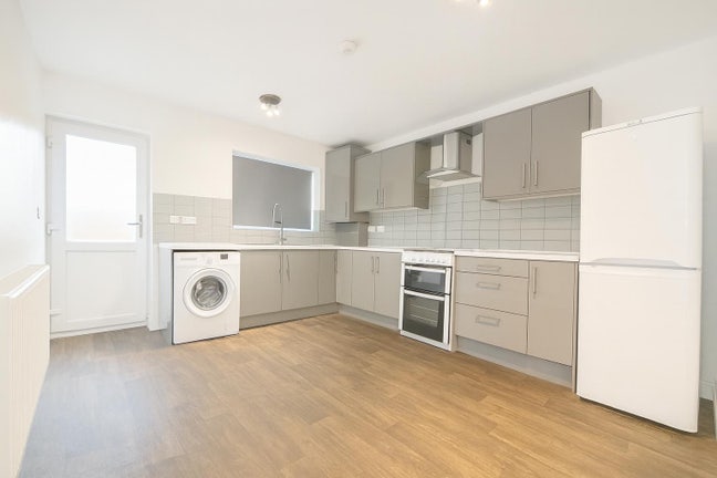 Bills Included 1 Bed Flat - 5 Min Walk From Town Main Photo